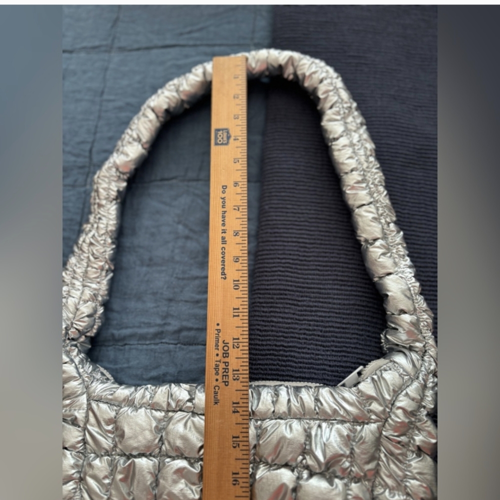 Silence +Noise Urban Outfitters Max Pucker Quilted Crossbody Bag NWOT Silver - Picture 6 of 7